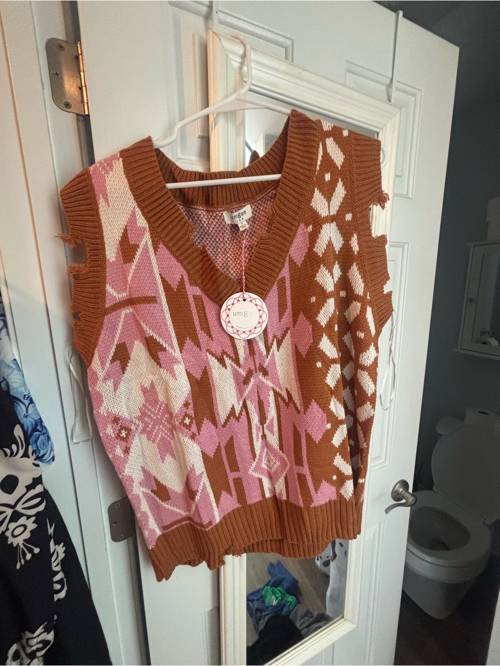 Umgee Pink Brown Cream Fair Isle V-Neck Sweater Vest - Geometric Knit